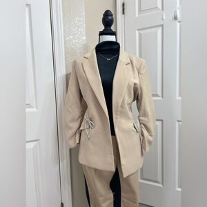Lovelo tan blazer size L